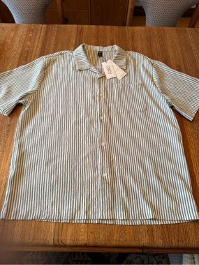 Men’s DAZY Striped Short-Sleeve Resort Collar Shirt (NWT) – Size XL -could run S